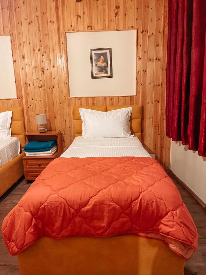 Guesthouse Lord Byron Tepelene Eksteriør bilde