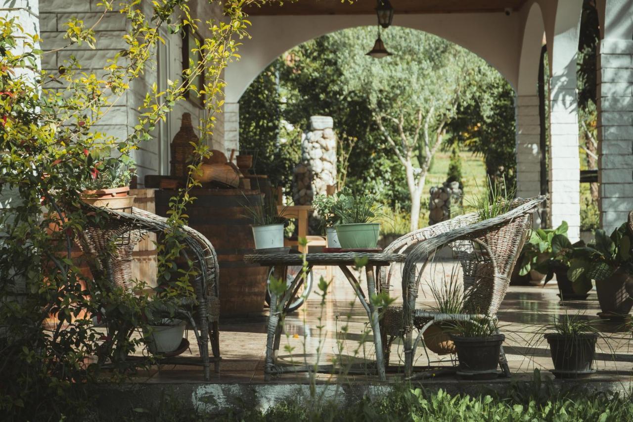 Guesthouse Lord Byron Tepelene Eksteriør bilde