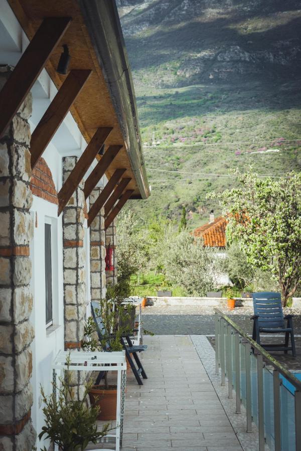 Guesthouse Lord Byron Tepelene Eksteriør bilde